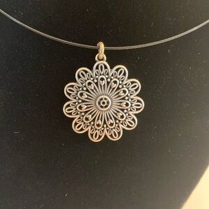 Elegant Silver Floral Pendant: Switch your style of necklace 😁